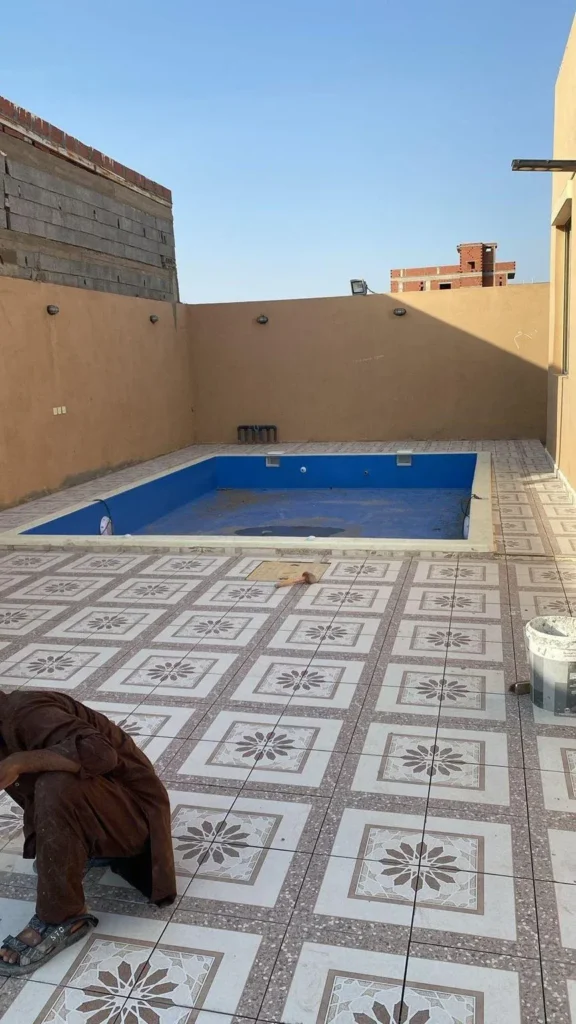 تنظيف مسبح