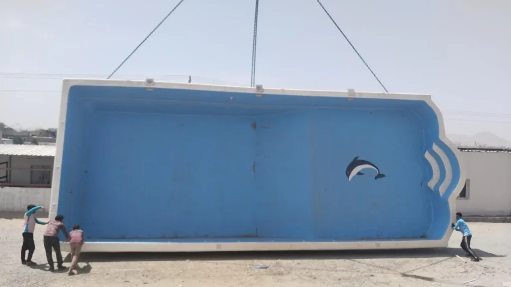 مسبح نادي